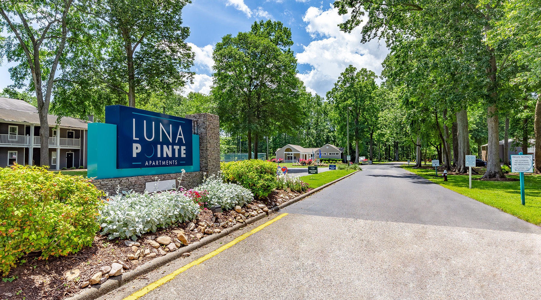 Luna Pointe Entrance